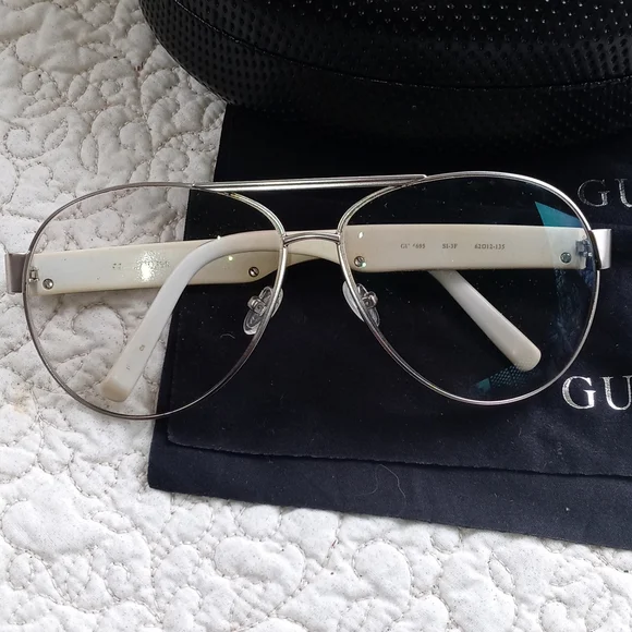 GUESS RX GLASSES AND CASE - Picture 2 of 10